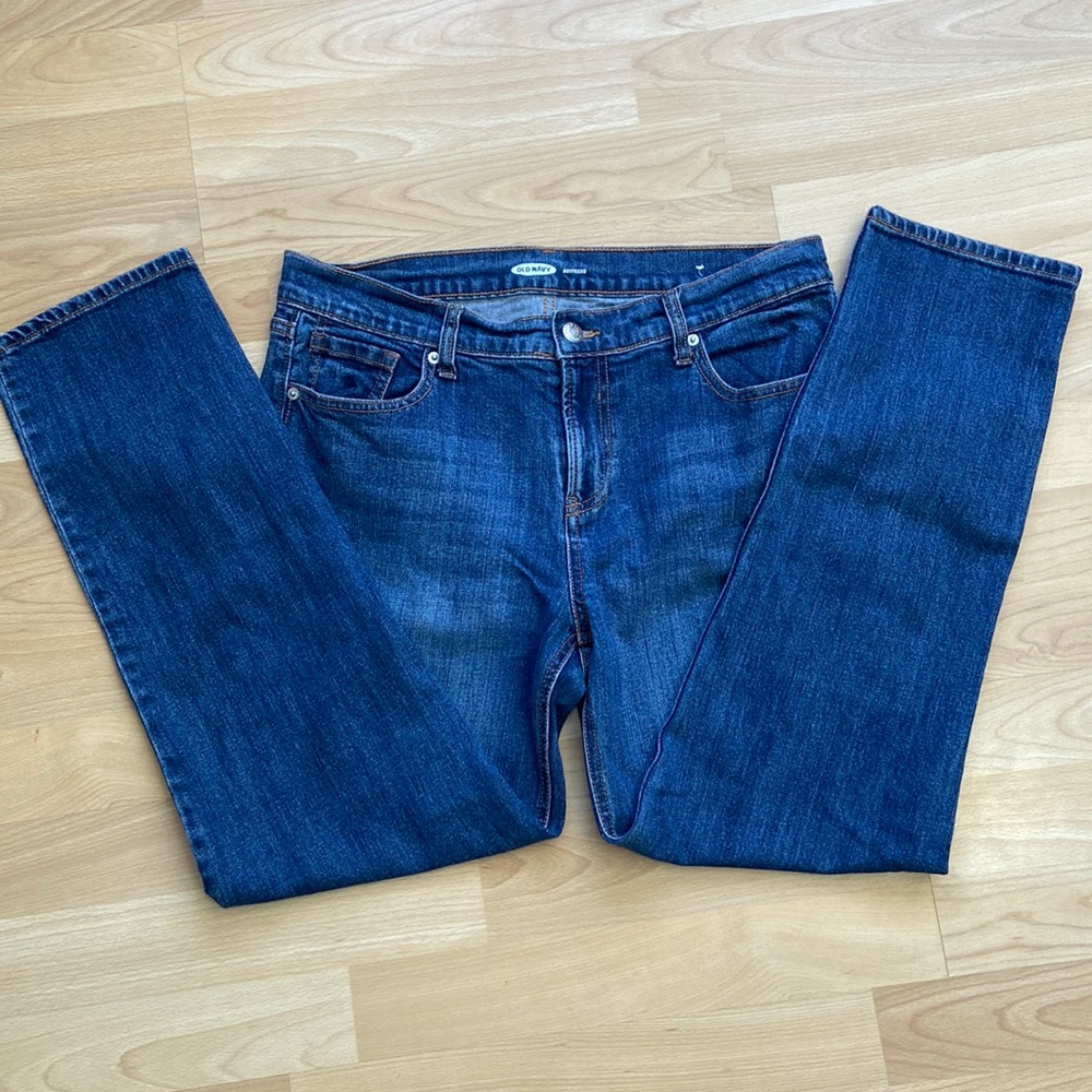 Old Navy women’s size 8 jeans.